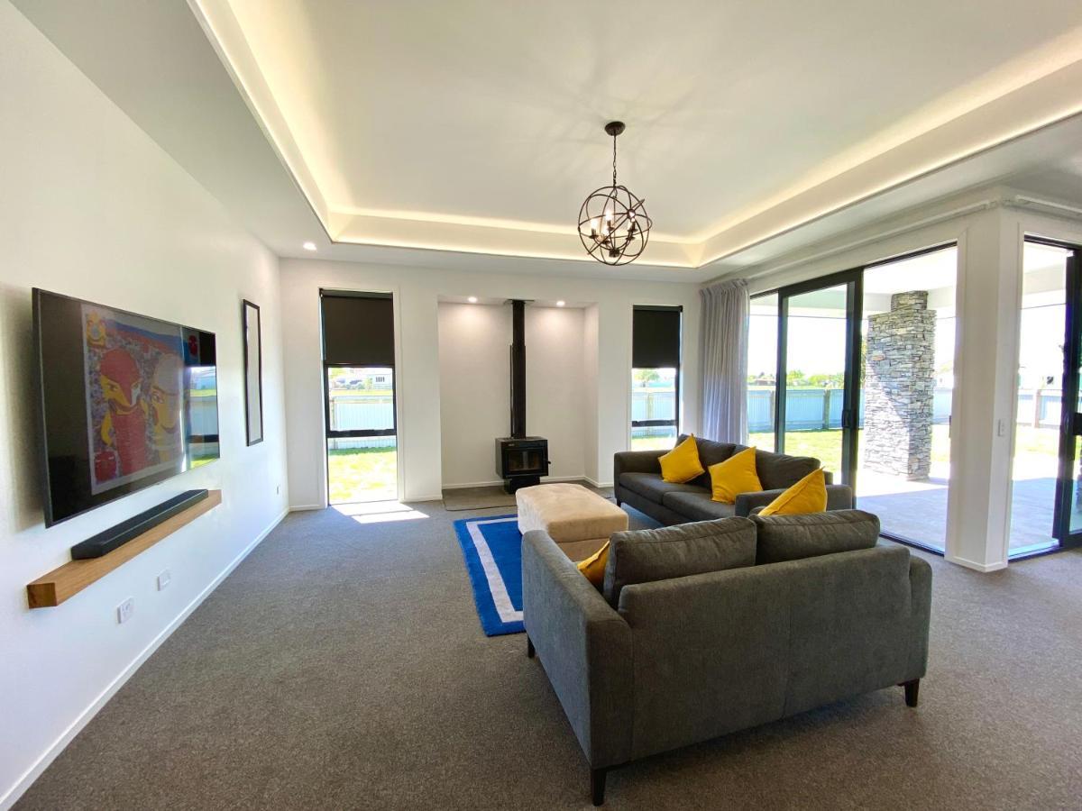 Style, Functional With Space Twizel Exterior photo